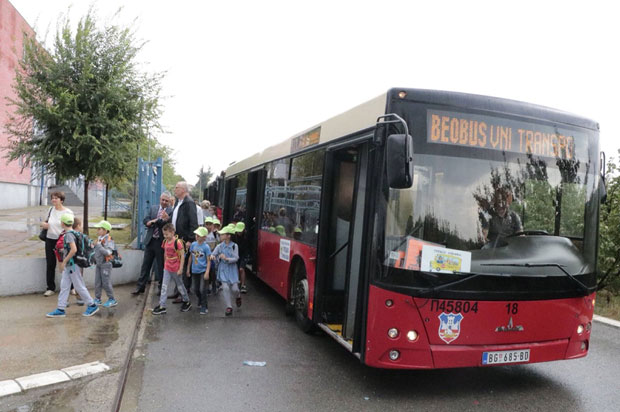 Ђаци путују у пратњи учитеља 